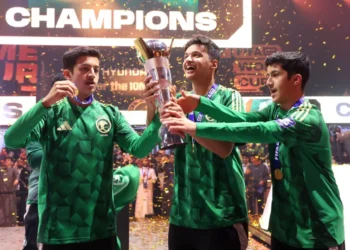 أخضر الرياضات الإلكترونية بطل العالم في لعبة Rocket League