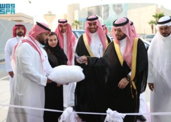 مساعد وزير الموارد البشرية والتنمية الاجتماعية يزور فرع الوزارة بمنطقة جازان