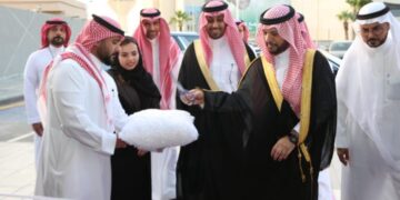 مساعد وزير الموارد البشرية والتنمية الاجتماعية يزور فرع الوزارة بمنطقة جازان