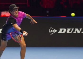 بطولة الجيل القادم للتنس في جدة: تين وفونسيكا يضربان موعدًا في النهائي