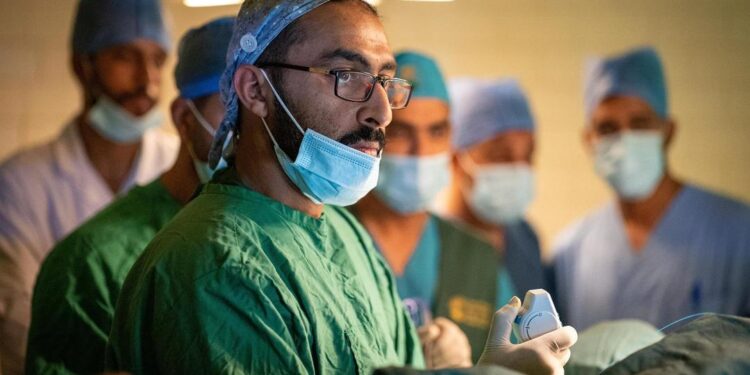 مركز الملك سلمان للإغاثة ينفذ المشروع الطبي التطوعي لجراحة المسالك البولية للبالغين في مدينة نواكشوط بموريتانيا