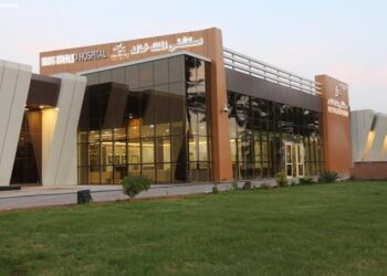 فريق طبي يستخرج جسم غريب من حنجرة طفل بمستشفى خالد بتبوك