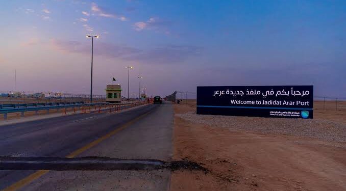 أكثر من 80 مسؤولًا ومستثمرًا في القطاع اللوجستي يجتمعون في منفذ جديدة عرعر لبحث سبل تطوير القطاع واستعراض فرص النمو