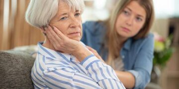 اختصاصية: لابد من تقديم الدعم النفسي للأم حتى تستطيع مواصلة دورها في تربية الأطفال