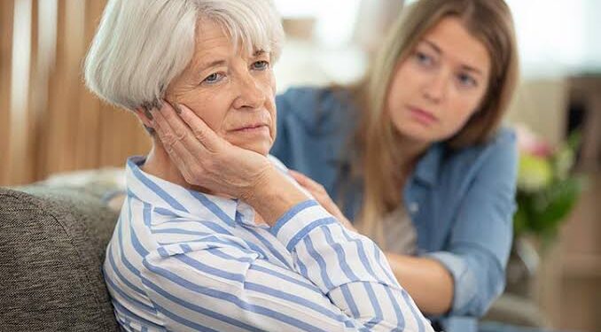 اختصاصية: لابد من تقديم الدعم النفسي للأم حتى تستطيع مواصلة دورها في تربية الأطفال