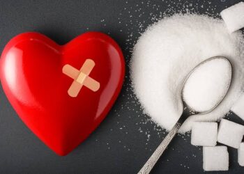 يسبب أمراض القلب ويؤدي لزيادة الوزن.. مختص يكشف أضرار السكر على الصحة