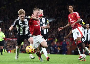 الدوري الإنجليزي.. نيوكاسل يفوز على مانشستر يونايتد وتشيلسي يخسر أمام إبسويتش تاون