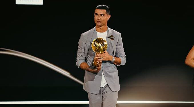 النصر يُشيد برونالدو بعد فوزه التاريخي بجائزتي جلوب سوكر