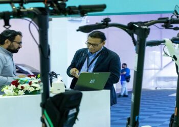 المشاركون في معرض فرص الاستثمار في النقل والمواصلات يستعرضون تعزيز قطاع النقل والخدمات اللوجستية في المملكة