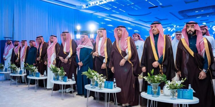 “الطيران المدني” و”مطارات القابضة” يكرّمان المشاركين في خدمة “مسافر بلا حقيبة”