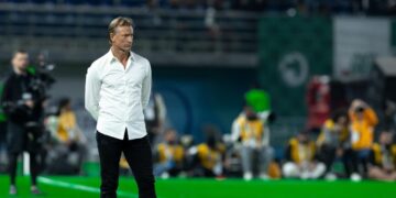 مدرب الأخضر “رينارد” : بداية سيئة لنا والأمر يبدو صعبًا لنا عندما يغيب سالم وفراس