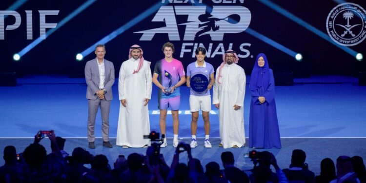 نائب وزير الرياضة يتوّج البرازيلي “فونسيكا” بلقب بطولة الجيل القادم للتنس 2024