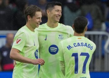 توقعاتٌ بانتقال نجم برشلونة “دي يونغ” إلى الدوري السعودي