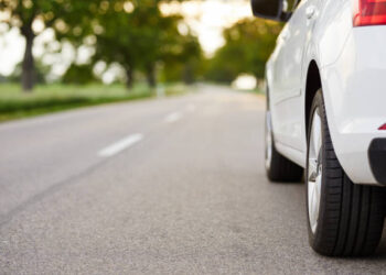 كيف تتجنب انحراف مركبتك المفاجئ على الطريق؟