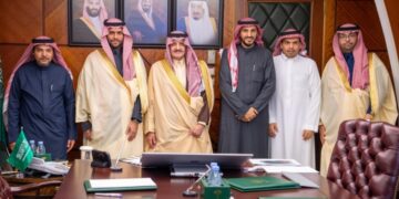 أمير الشرقية يتابع سير مشروع “توثيق تاريخ كرة القدم السعودية”