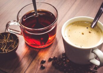 الشاي والقهوة يومياً.. سلاح طبيعي ضد السرطان