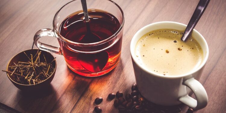 الشاي والقهوة يومياً.. سلاح طبيعي ضد السرطان