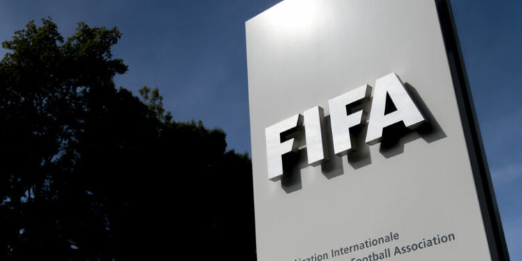 FIFA يعتمد قائمة الحكام السعوديين المعتمدين لعام 2025.. تعرف عليهم