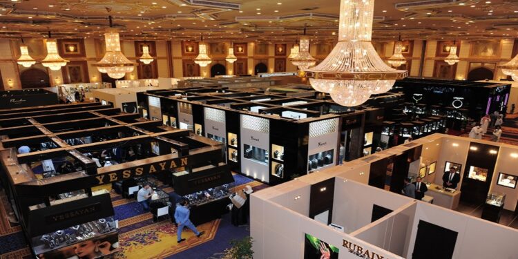 انطلاق فعاليات المعرض الدولي للمجوهرات والآلات في جدة