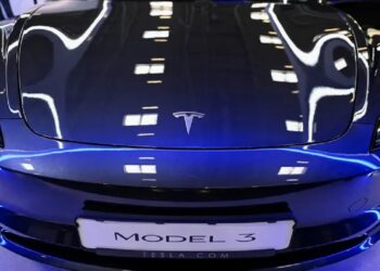 “تسلا” ترفع أسعار سياراتها في كندا اعتبارًا من فبراير