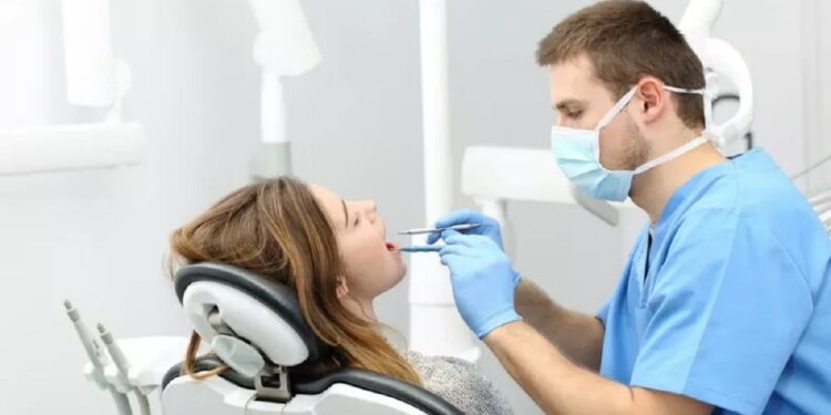 استشاري: صحة الأسنان واللثة أولوية لمرضى الضغط والسكري