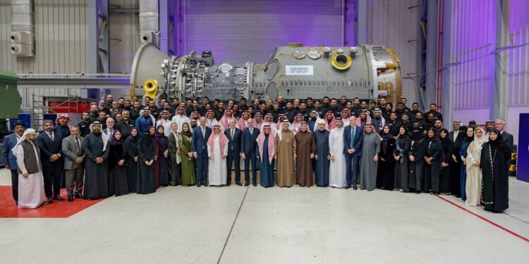 وزير الطاقة يفتتح توسعة مصنع سيمنس للطاقة في الدمام