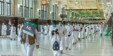 استشاري: ارتداء الكمامة يقي مرضى القلب وكبار السن من العدوى أثناء العمرة