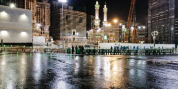 مكة المكرمة.. أمطار وسيول ورياح تشهدها العاصمة المقدسة