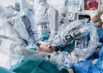 ثورة طبية في جراحة القلب.. روبوت يُغني عن كسر العظم ويُسرّع التعافي