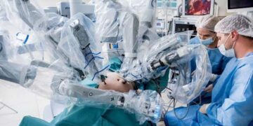 ثورة طبية في جراحة القلب.. روبوت يُغني عن كسر العظم ويُسرّع التعافي