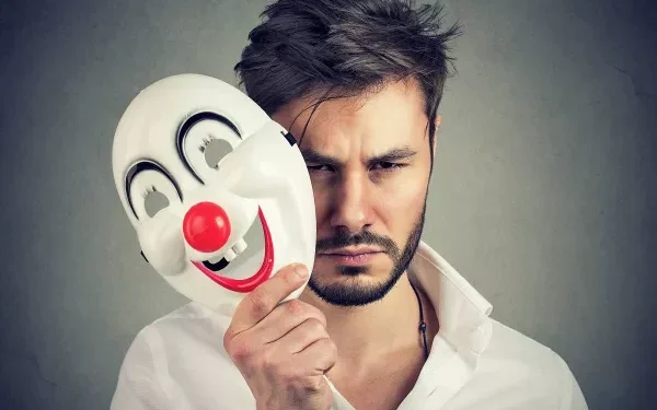 الاكتئاب المبتسم: قناع السعادة يخفي معاناة نفسية عميقة