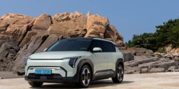 كيا EV3 تفوز بجائزة أفضل سيارة دفع رباعي مدمجة في جوائز سيارة العام للسيدات 2025