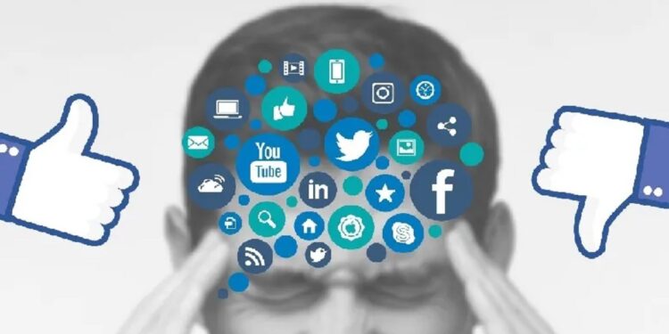 مختص: “السوشيال ميديا” أصبحت وباء على الأجيال الجديدة لأنها تخبرهم بأمور أكبر من استيعابهم