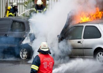 5 خطوات للتعامل مع حرائق السيارات بسلامة وأمان