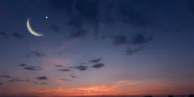 “فلكية جدة”: هلال رجب يزيّن السماء اليوم