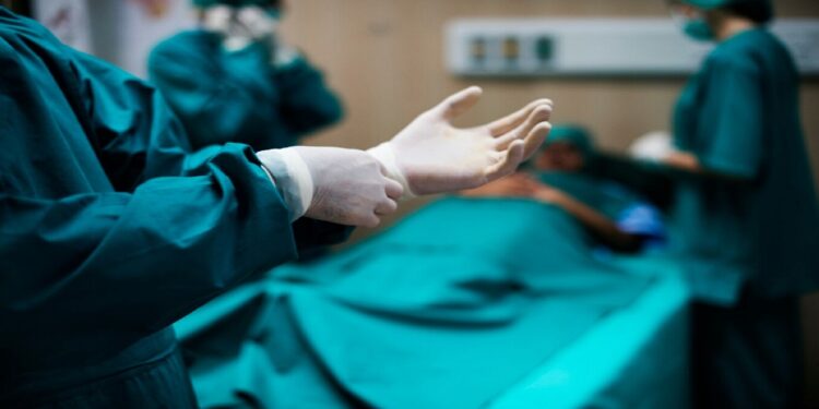 نجاح عمليتي زراعة كلى تبادلية ضمن البرنامج الوطني لتبادل الكلى بين الأسر