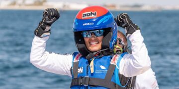 فريق أوكي يتوّج بلقب الجولة الأولى لبطولة العالم للقوارب الكهربائية “E1” في جدة