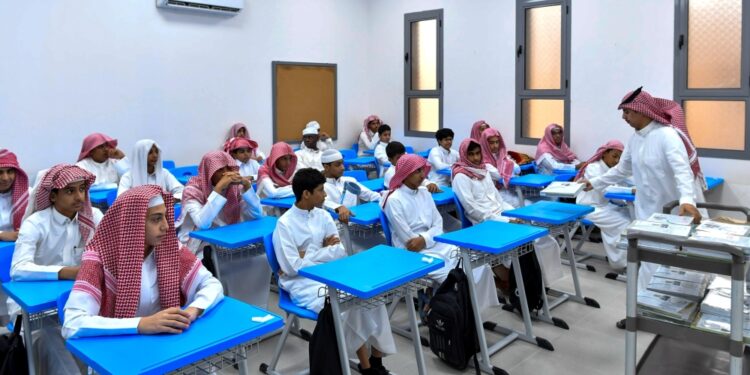 292 مدرسة متميزة.. قصص من التميز الملهمة في الميدان التعليمي