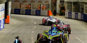 السعودي فيصل العلي يكشف عن رحلته “المثيرة” في عالم سباقات السيارات