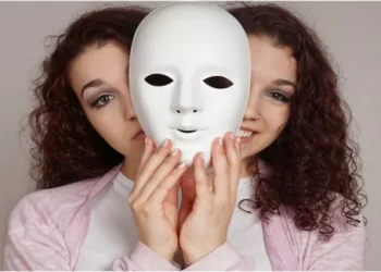 مرض اضطراب ثنائي القطب.. الأسباب والأعراض وطرق العلاج