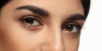 4 زيوت نباتية هي الأفضل لتعزيز نمو الرموش