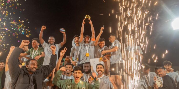 جامعة الأمير سطام تتوج بكأس الجامعات لكرة القدم “ب”