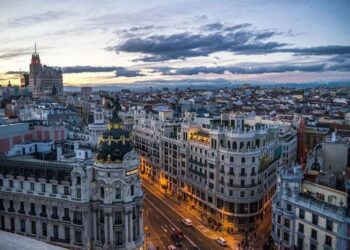 إسبانيا.. فرض ضريبة بنسبة 100% على شراء العقارات من قبل المشترين الأجانب
