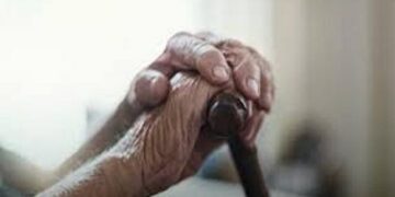 الأولوية لكبار السن في الخدمات الأساسية: توجيه من النيابة العامة