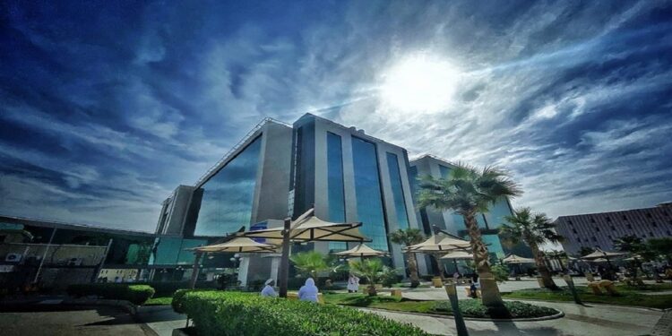 “سعود الطبية” تنقذ 600 مريض من النزف الهضمي في 2024