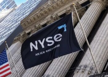 الأسهم الأميركية تحقق مكاسب وسط دعوات لخفض الفائدة