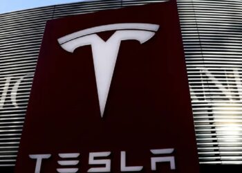 تسلا تسجل أرباحًا أقل من التوقعات في الربع الرابع