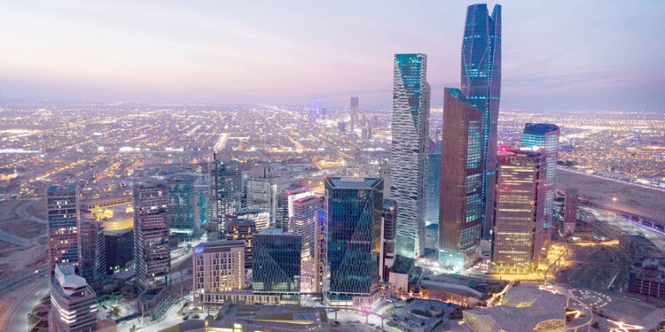 سوق العمل السعودي: وجهة جاذبة للمواهب والاستثمارات