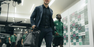 ماتياس يايسله باقٍ مع “أهلي جدة” و إجتماع يرفع معنوياته