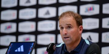 انعقاد المؤتمر الصحفي الخاص بمدربي ريال مدريد وريال مايوركا عقب مواجهة نصف نهائي كأس السوبر